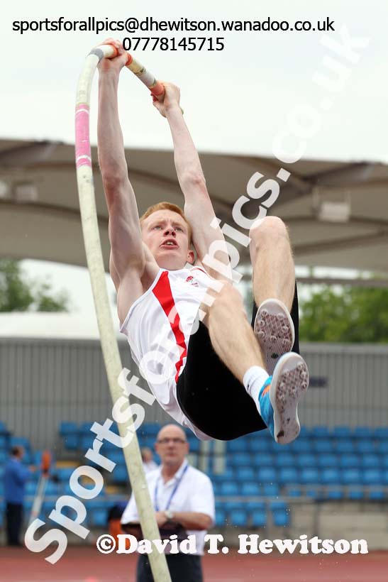 Mens under-20s pole vault, Northern Senior and Under-20s Track and Field Champs., Manchester. Photo: David T. Hewitson/Sports for All Pics